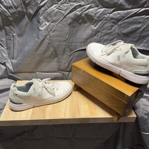 On Running White and Gray Athletic Shoes